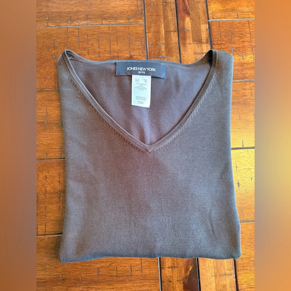 Jones New York Hunter/Slate V-Neck Silk Blend Knit - Size PM